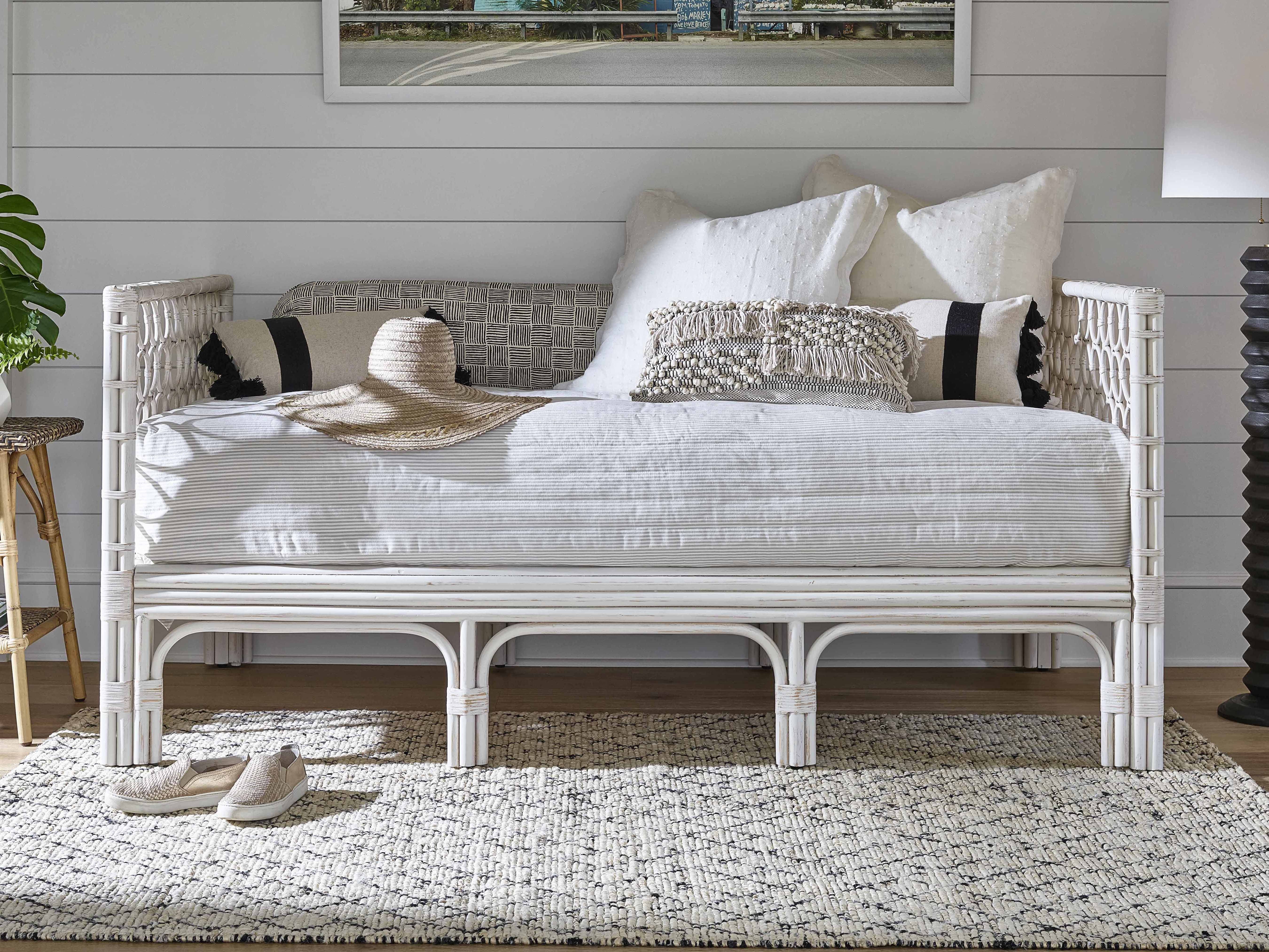 Universal Furniture Getaway Wood Daybed UFU033D200B