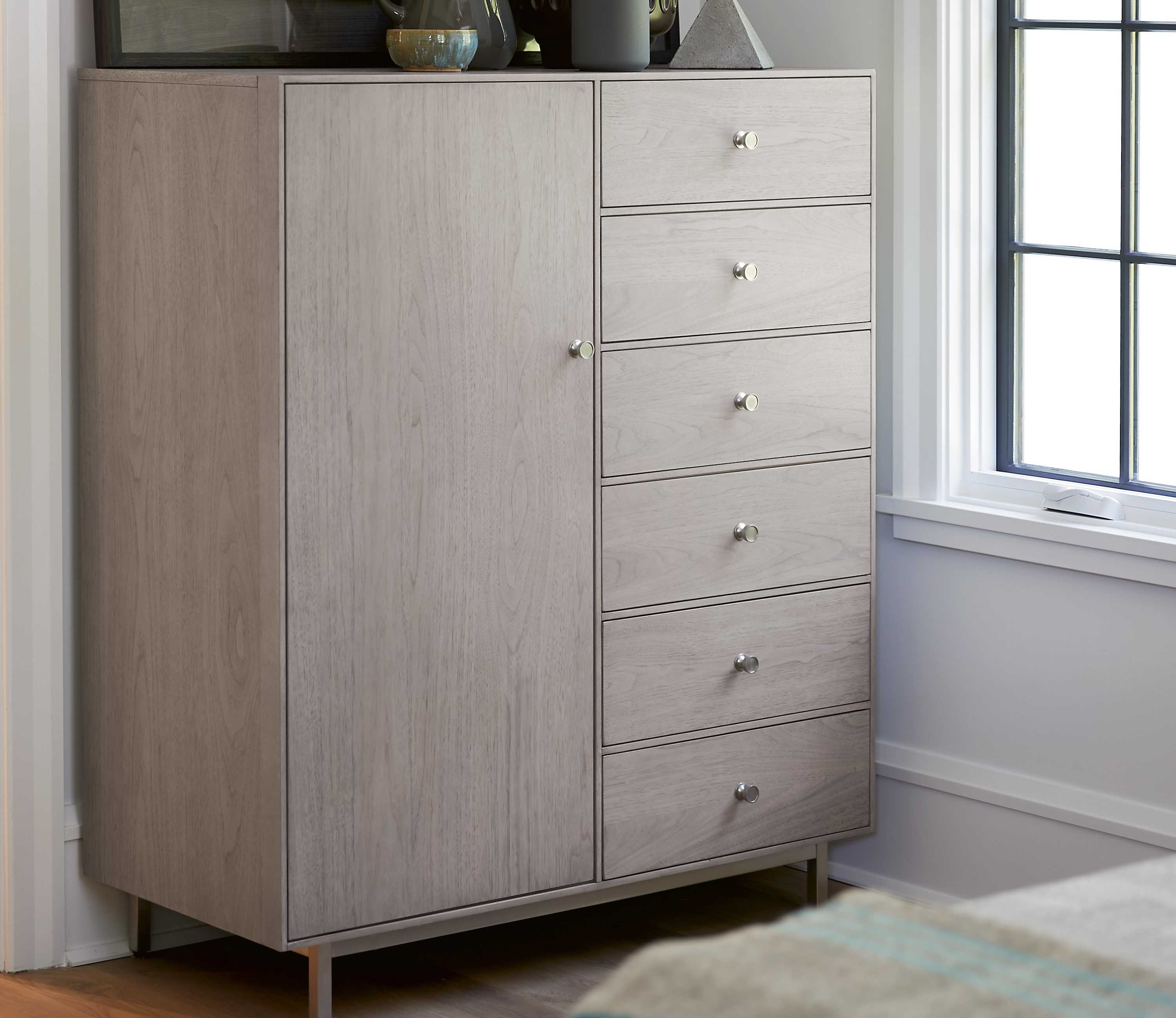 Universal Furniture Spaces 7 Drawers Chest of UF874180